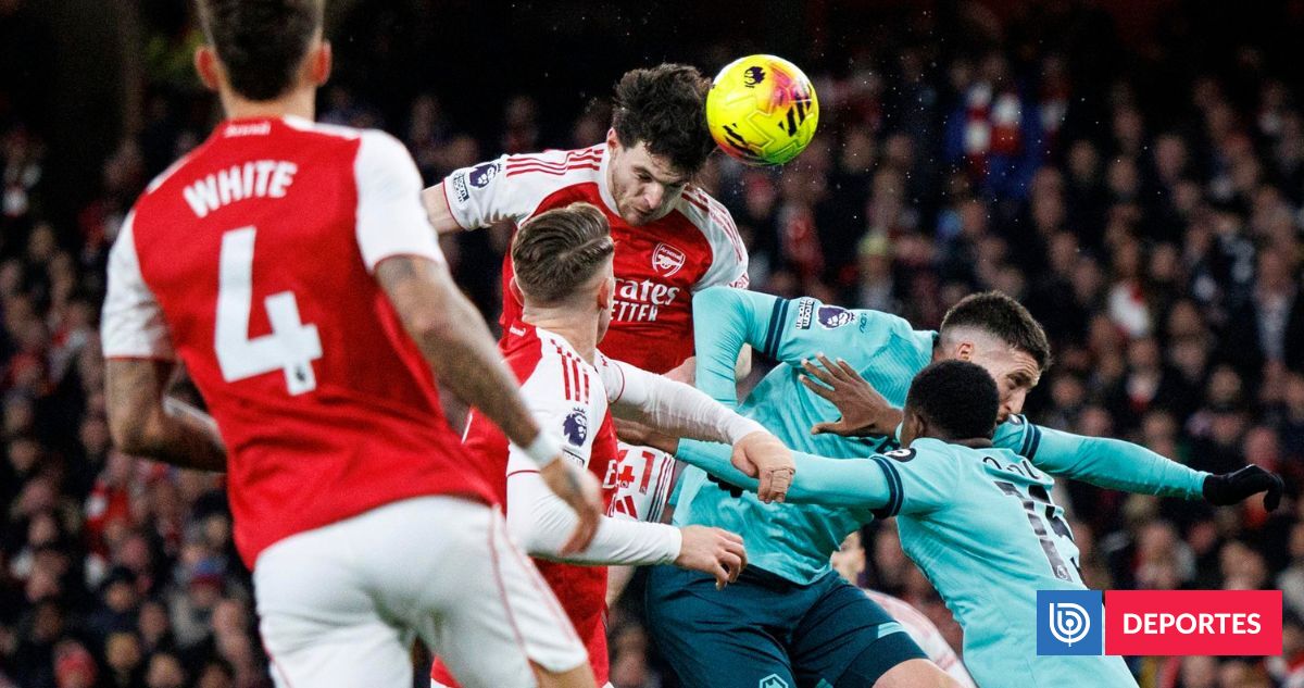 Arsenal sufre para mantener liderato en la Premier League