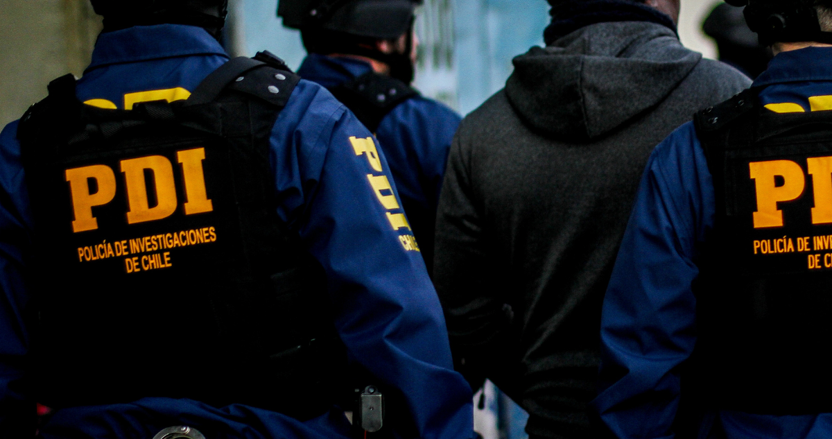 Foto de contexto de funcionarios de la PDI durante un operativo