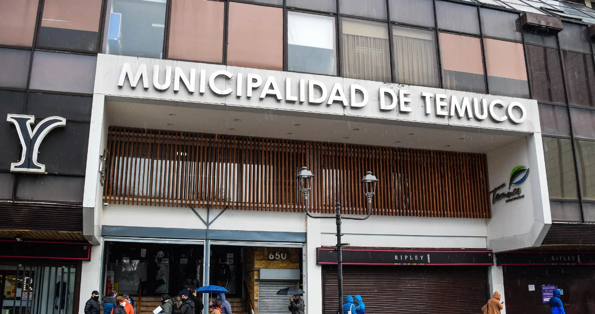 https://media.biobiochile.cl/wp-content/uploads/2025/12/sumarios-por-viajes-al-extranjero-con-licencia-medica-entran-a-recta-final-en-municipalidad-de-temuco.png