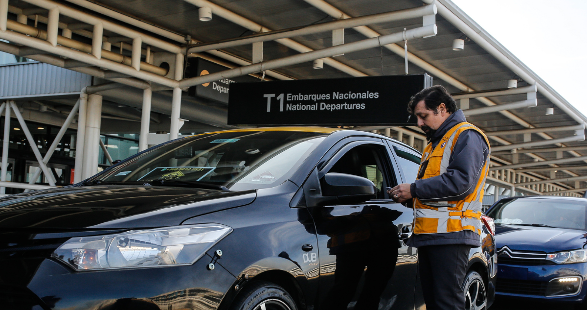 Multas de casi $14 millones: así es la ley que endurece sanciones por transporte ilegal en aeropuertos