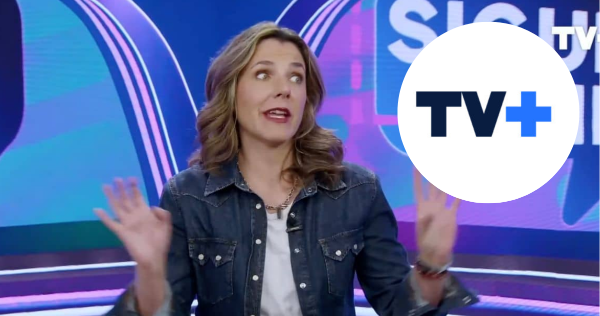 Julia Vial y logo de TV+