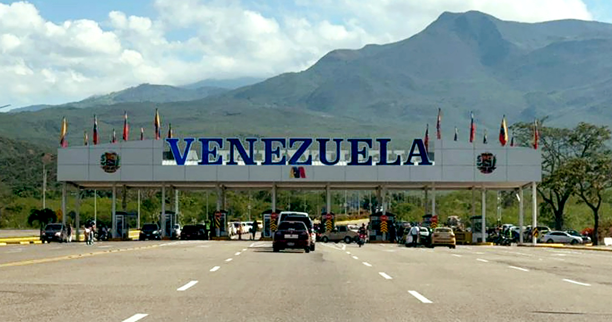 Venezuela aislada del mundo: Aerolíneas siguen sin volar al país y la gente intenta salir por tierra