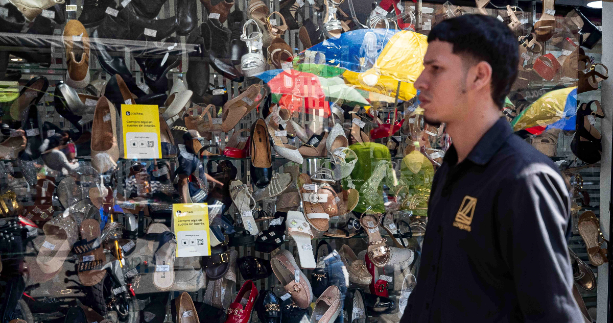 "La plata no rinde": Aseguran que a venezolanos les preocupa más la economía que el conflicto con EEUU