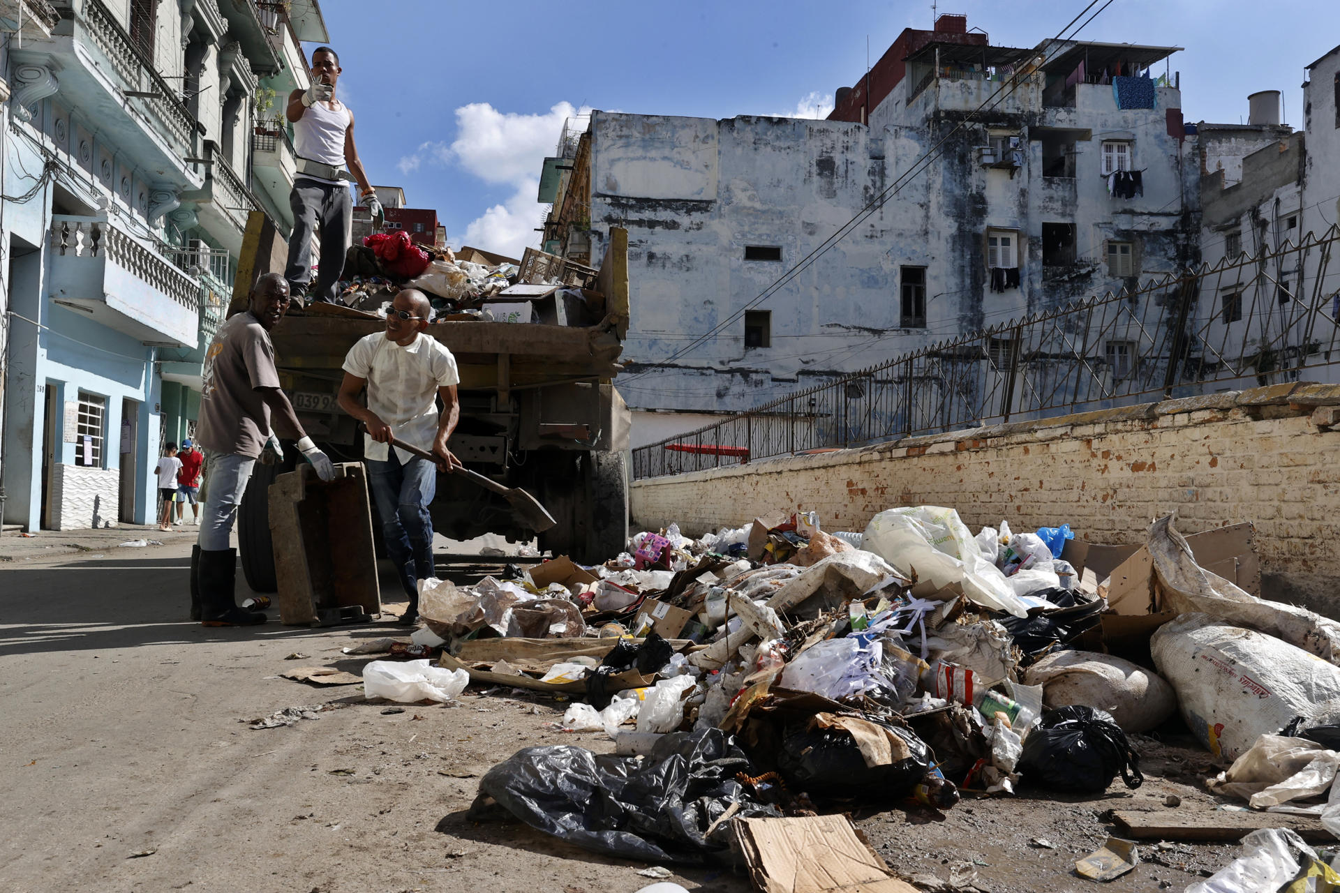 Basura acumulada en la Habana, Cuba