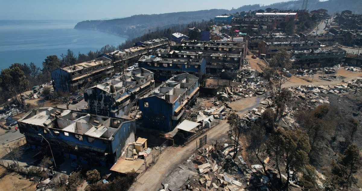Aumentan a 21 las víctimas fatales por incendios en Bío Bío y Ñuble: casas destruidas suben a 817
