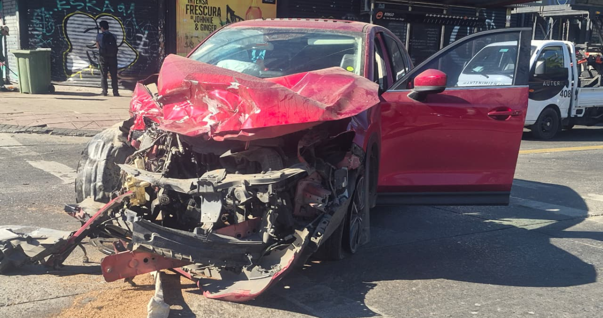Accidente que dejó un lesionado mantiene tránsito desviado en avenida Los Carrera de Concepción