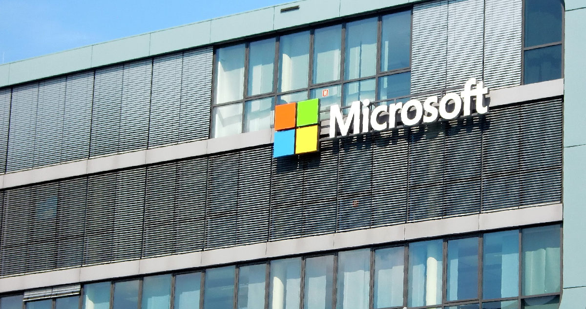 Acciones de Microsoft caen tras resultados sobre las expectativas pero que decepcionan a inversores
