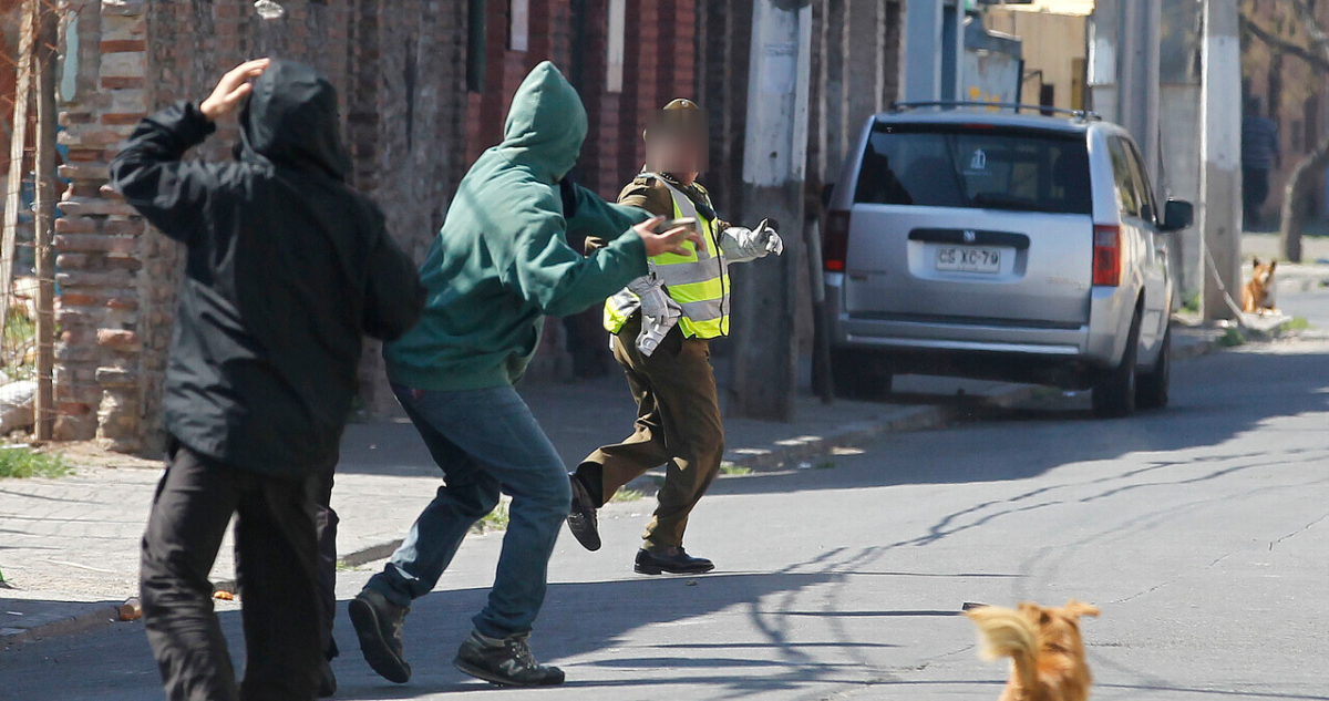 Avanza proyecto que endurece penas por agresiones a policías con críticas del gobierno y oficialismo
