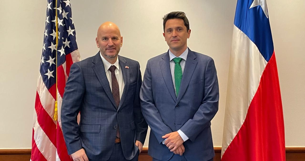 Al estilo Trump: nuevo embajador de EEUU publica mensaje contra ley y políticas en Chile