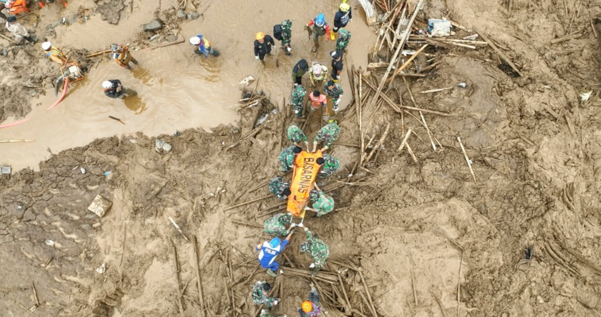 Al menos 49 personas fallecidas a una semana del deslizamiento de tierra en Indonesia