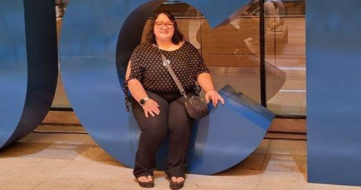 La historia de la profesora que cruzó el mar para matricular a sus hijos en la universidad