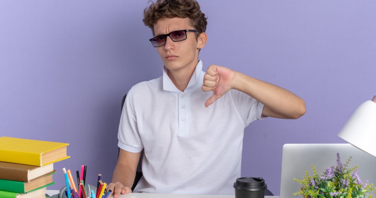 Jóvenes chilenos valoran menos el trabajo que sus mayores: menos de la mitad lo considera importante