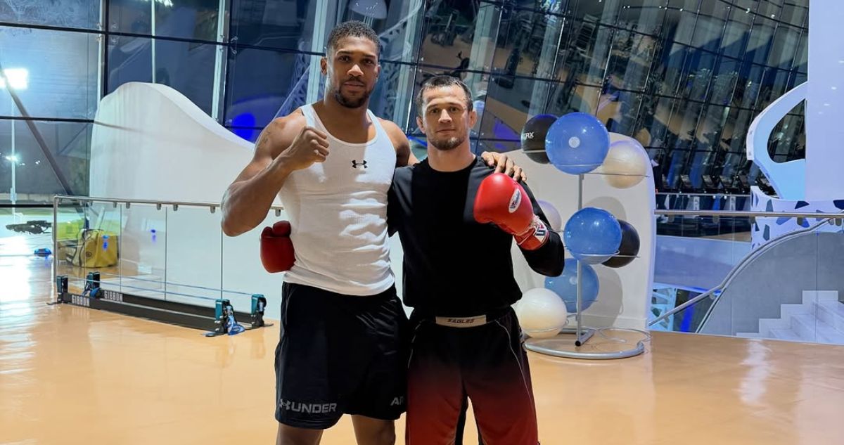 Anthony Joshua regresa al gimnasio a tres semanas de mortal accidente: entrenó con campeón de MMA