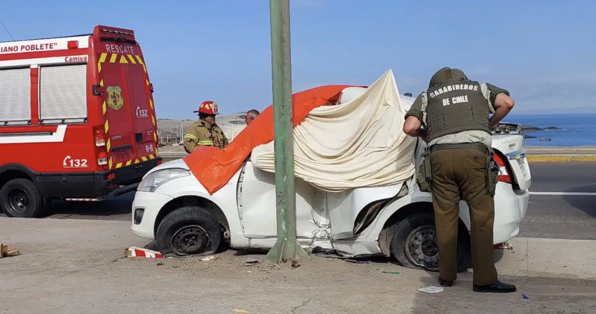 Conductor muere tras chocar contra un poste en Antofagasta: otras dos personas resultaron heridas