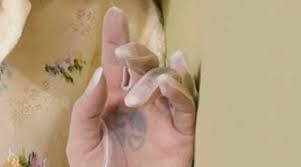 "Ariana IA Grande": cantante tiene 6 dedos por error en nueva portada de Vogue 