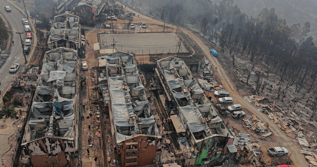 Balance Senapred por incendios forestales: 878 viviendas destruidas y 19 siniestros en combate