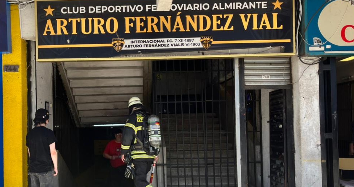 Bomberos por emanación de humo en Fernández Vial