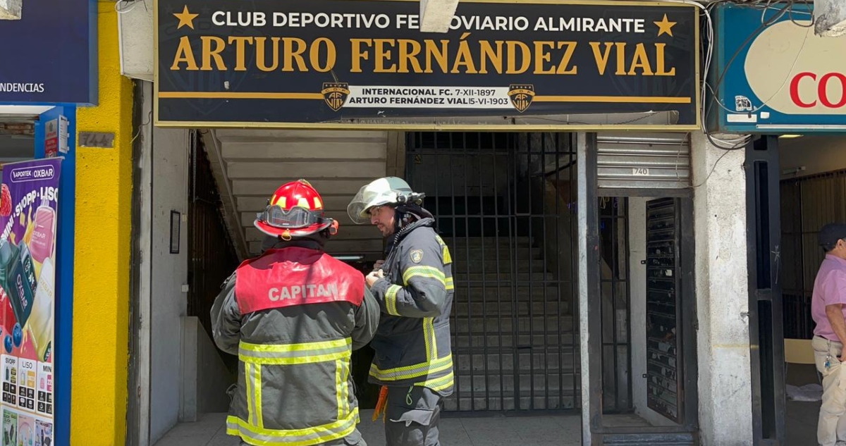 https://media.biobiochile.cl/wp-content/uploads/2026/01/bomberos-emanacion-humo.jpg
