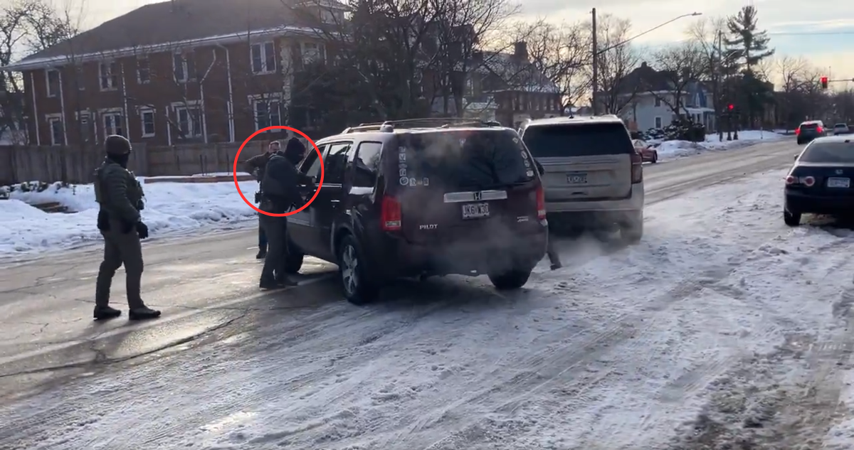 Trump acusa que mujer baleada por agentes migratorios se resistió y culpa a izquierda radical