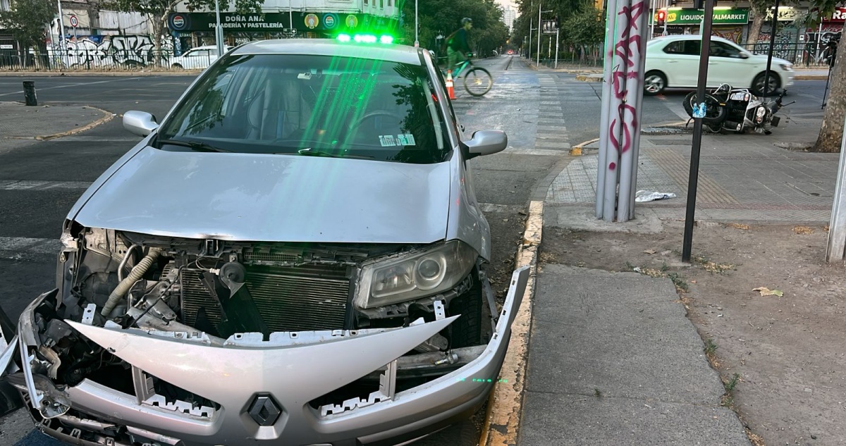 Conductor ebrio deja lesionado a un carabinero en moto en Providencia: chofer arrojó 1,98 en alcotest