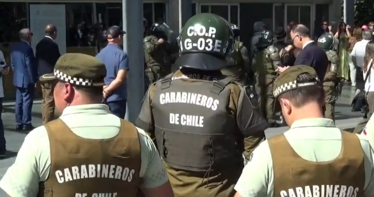 Carabineros resguarda Centro de Justicia por manifestaciones durante veredicto de caso Gustavo Gatica