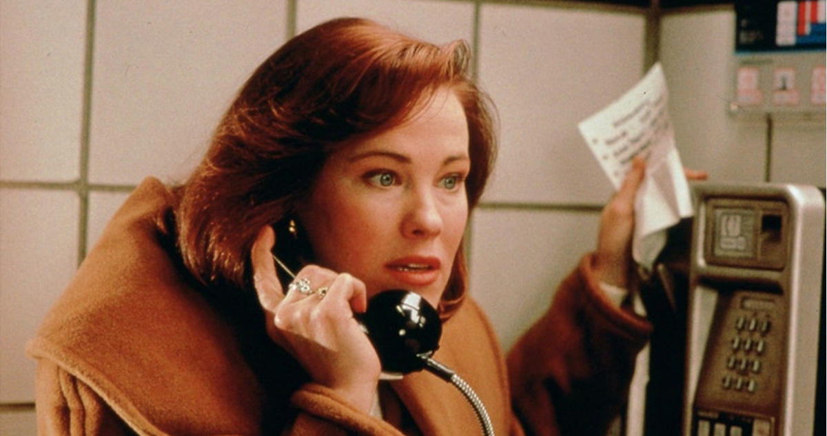 Catherine O’Hara en ‘Mi Pobre Angelito’ en referencia a su condición genética de Dextrocardia