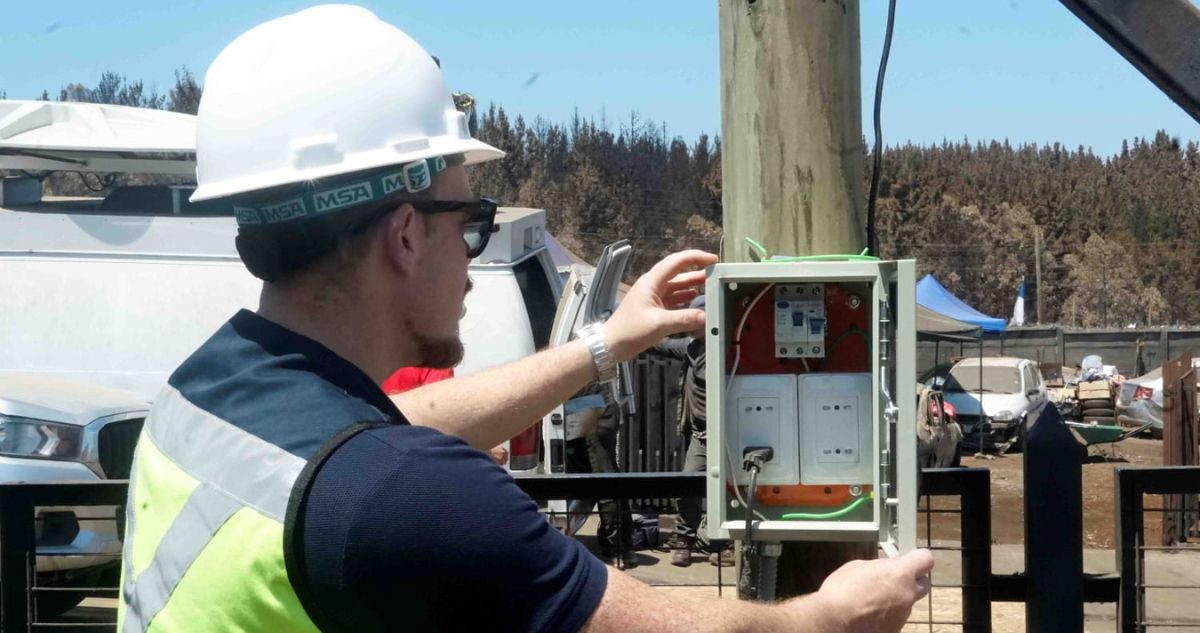 Con más de 640 postes instalados: CGE informa avance en conexión de clientes tras incendios en Bío Bío