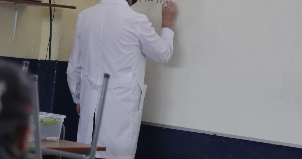 Profesor inhabilitado para trabajar con niños ejercía en liceo de Puerto Montt: fue desvinculado