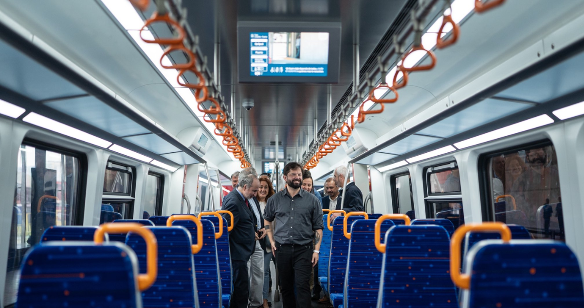 Presidente Boric da inicio a pruebas de nuevos trenes chinos que se sumarán al servicio Limache-Puerto