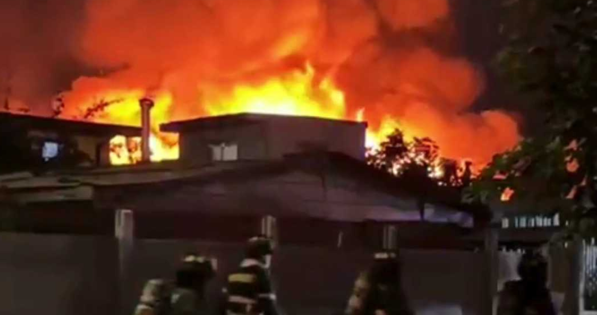 Incendio afecta al menos a dos viviendas en Chiguayante