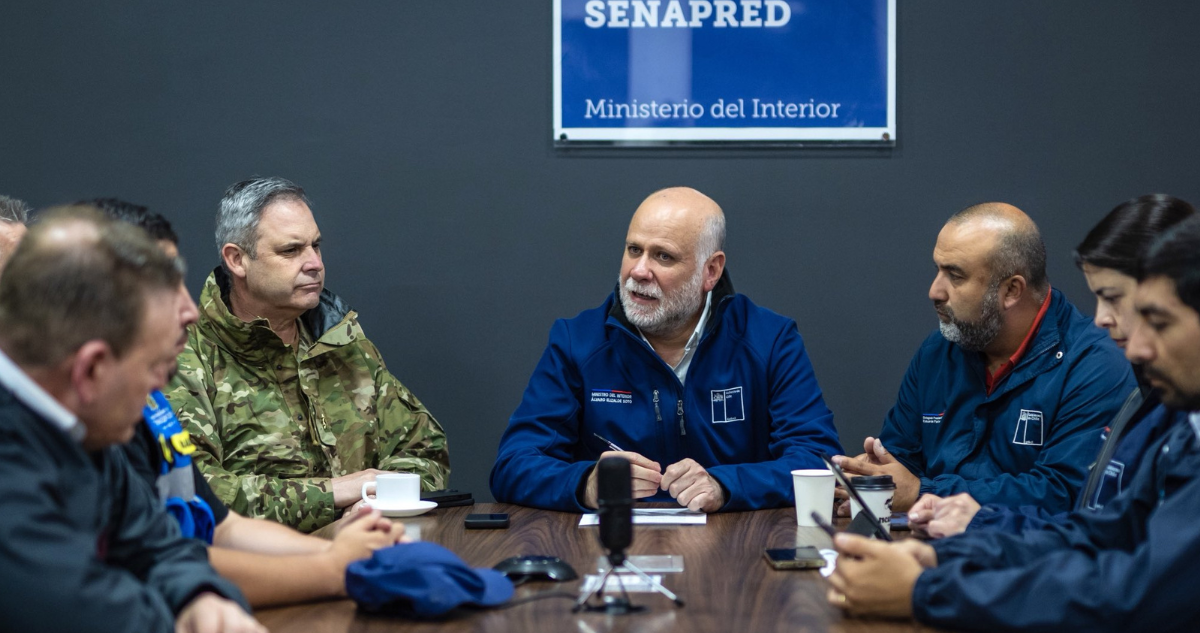 Ministro Elizalde anuncia bonos y ayudas adicionales para damnificados por incendios en Bío Bío