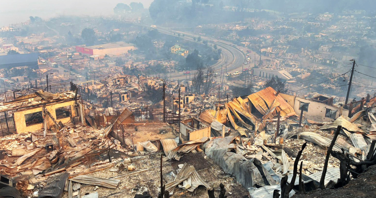 “Como si fuera turismo”: Indignación en Penco por gente que va a “sacarse fotos” en zonas incendiadas