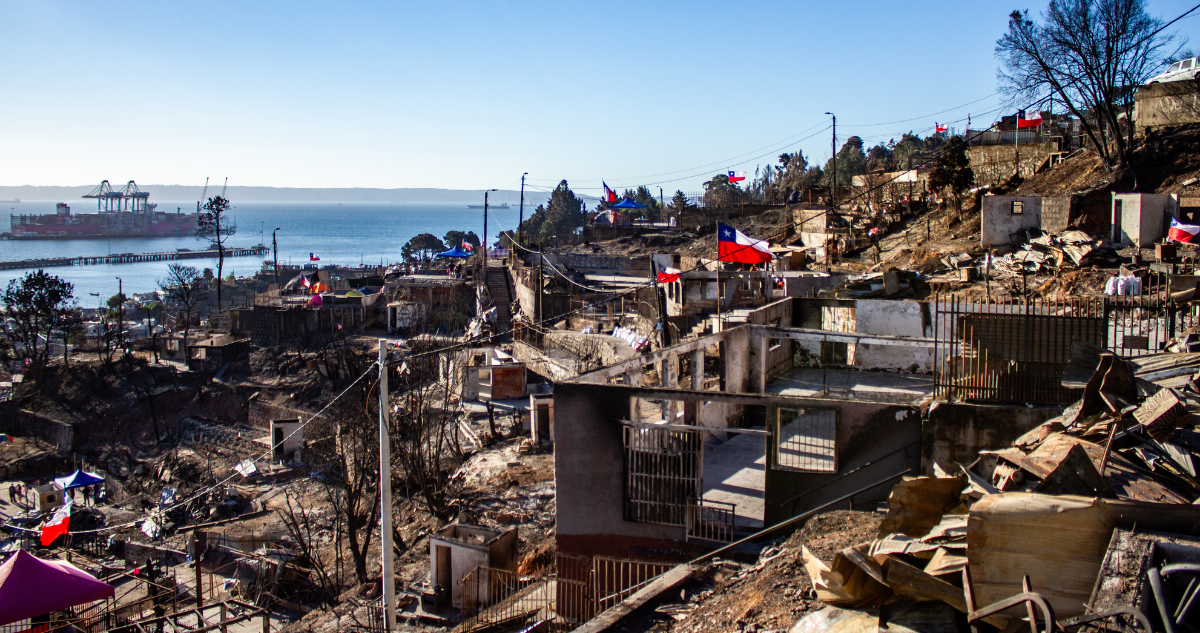 Viviendas destruidas tras incendio en Lirquén.