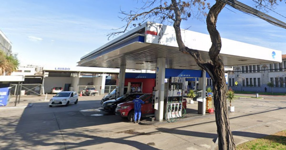 Copec se querella por intento de asesinato contra trabajador: taxista lo atropelló en Santiago