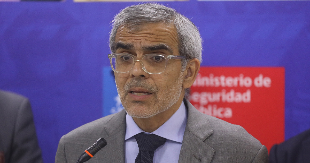 Cordero dice que es complejo creer que modelo penal de El Salvador puede trasladarse en simple a Chile