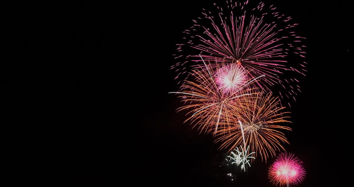 Corte de luz generado por lanzamiento de fuegos artificiales