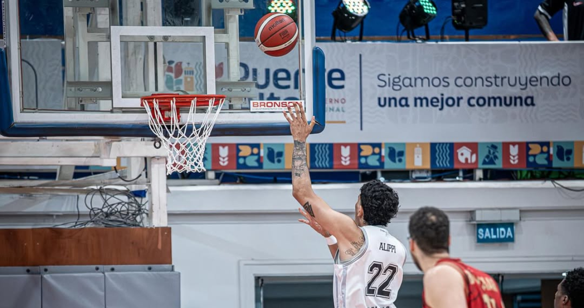CSD Colo Colo jugando basquetbol en LNB