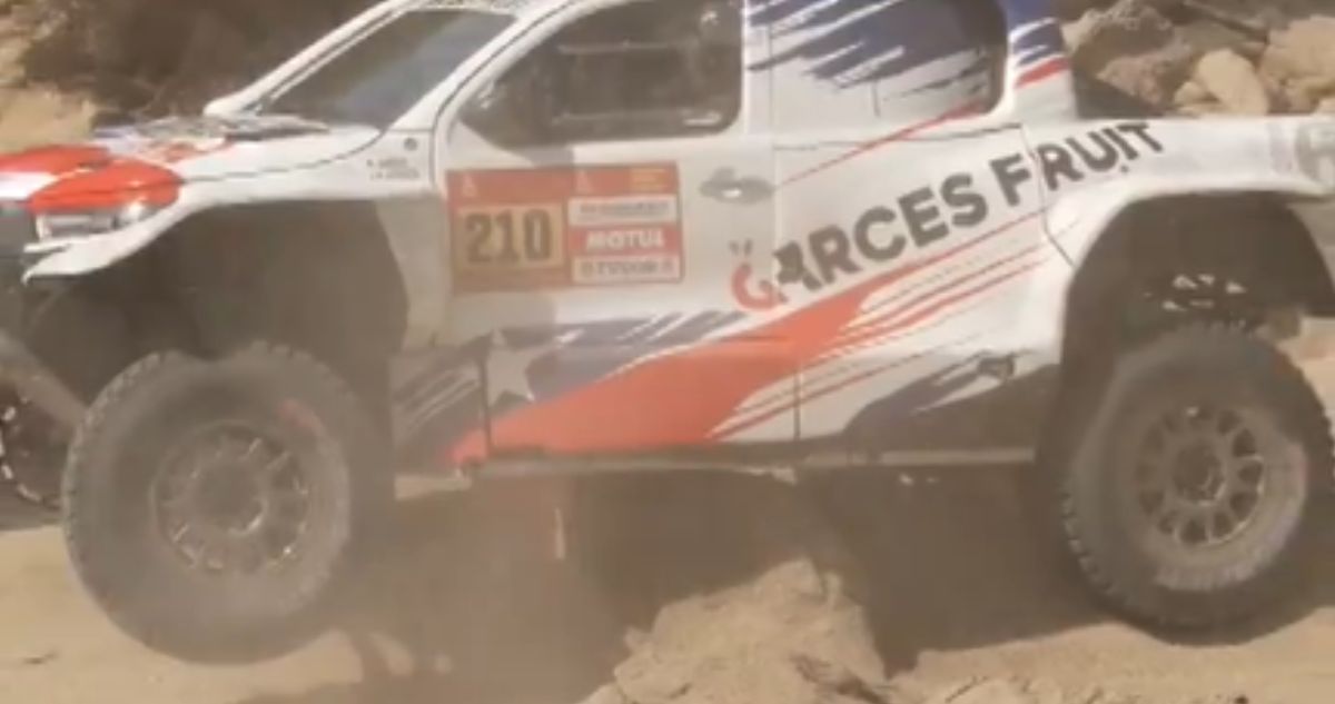 Primer día del Dakar 2026: piedra le juega mala pasada a chileno Garcés en Prólogo disputado Yanbu