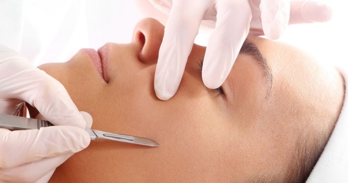 Dermaplaning: la moda estética que se ha hecho viral pero que no tiene fundamento científico