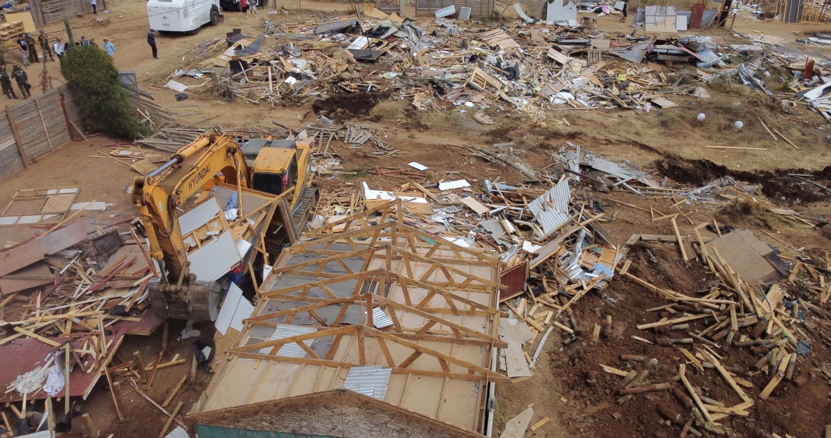 Desalojo de megatoma en San Antonio