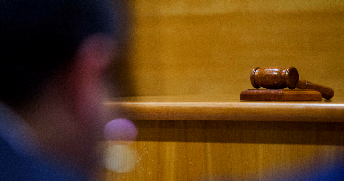 Desconfianza en la Justicia: 78% de chilenos cree que dinero y poder influyen en fallos, según Ipsos