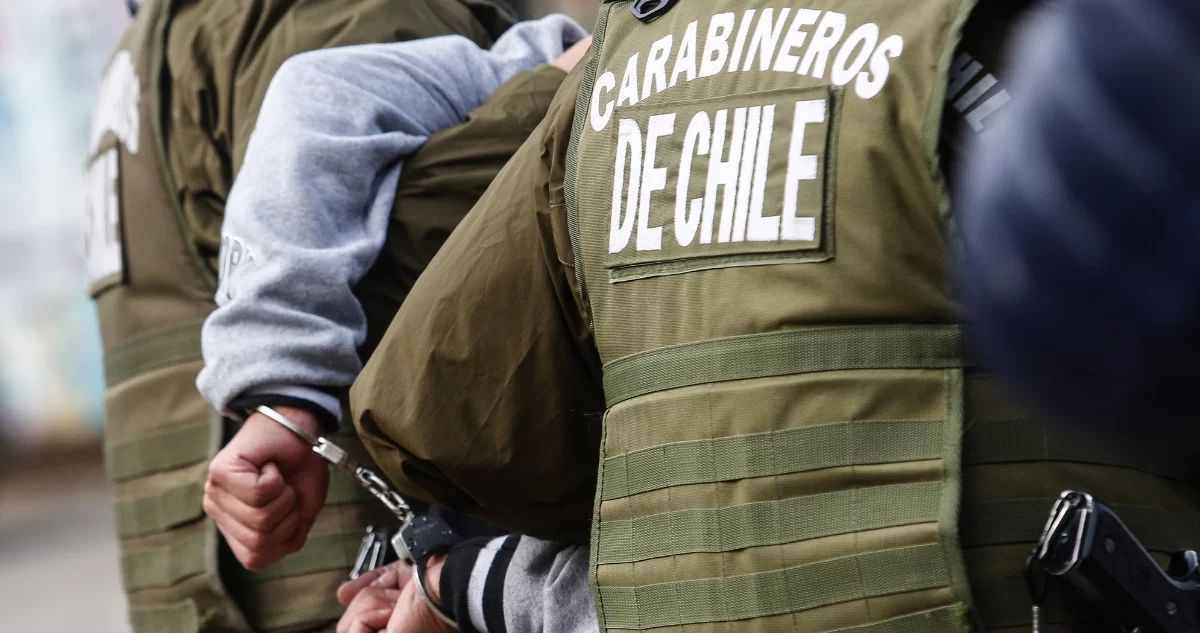 Detienen a sujeto por hurto de preservativos en farmacia de Parral: tenía 31 detenciones previas