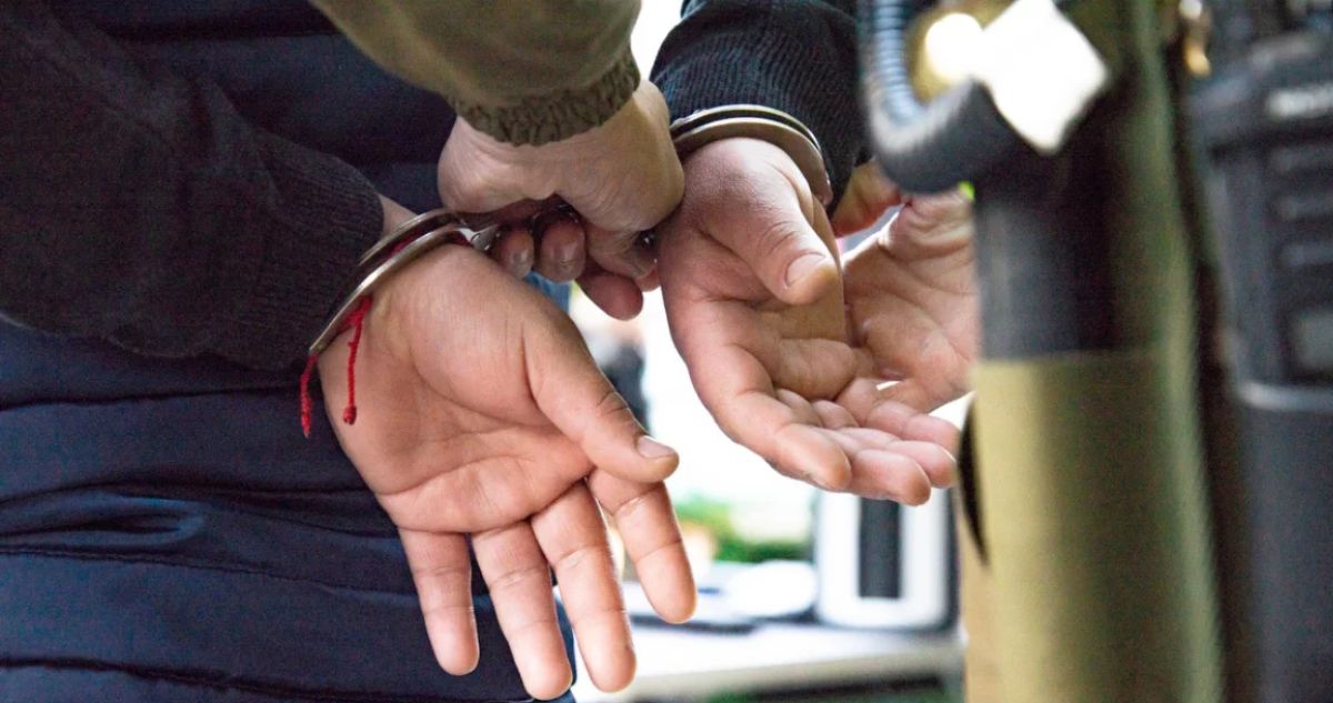 Detienen a hombre acusado de quemar la casa de su madre en sector rural de Pitrufquén