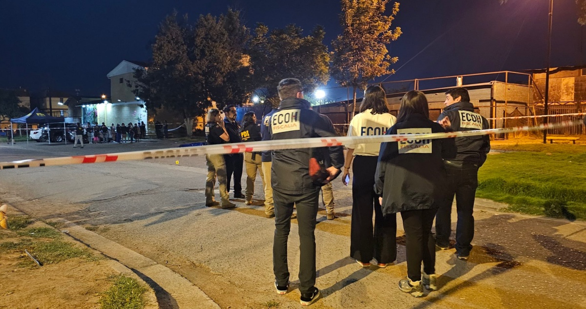 Investigan doble homicidio ocurrido en una plaza de La Pintana: hubo más de 30 disparos