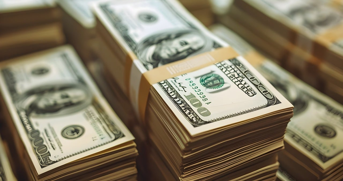 El dólar sigue mostrando bajas mientras el cobre anota máximos históricos