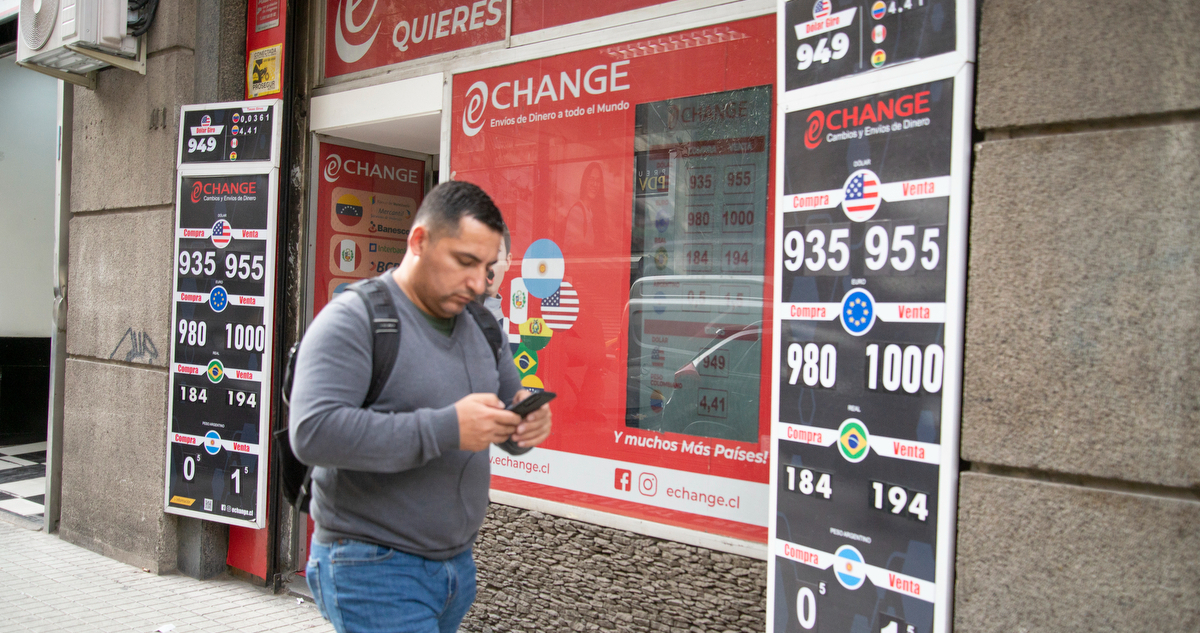 Dolar en menos de 900 pesos