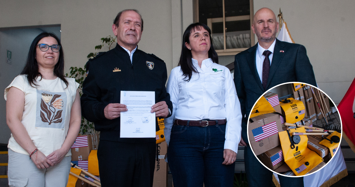 Embajada de EE.UU. entrega donación de cerca de $40 mil dólares a Bomberos y Conaf