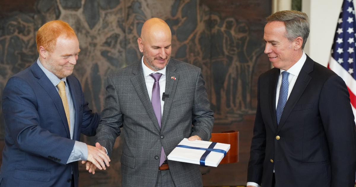 Embajador de EEUU Brandon Judd visita el Congreso y defiende su rol en Chile: PC anuncia invitación al representante de Cuba