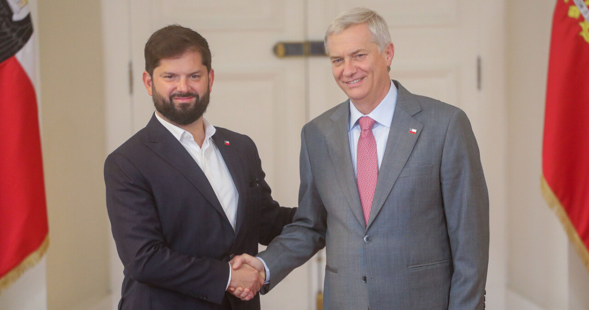 encuesta criteria boric kast