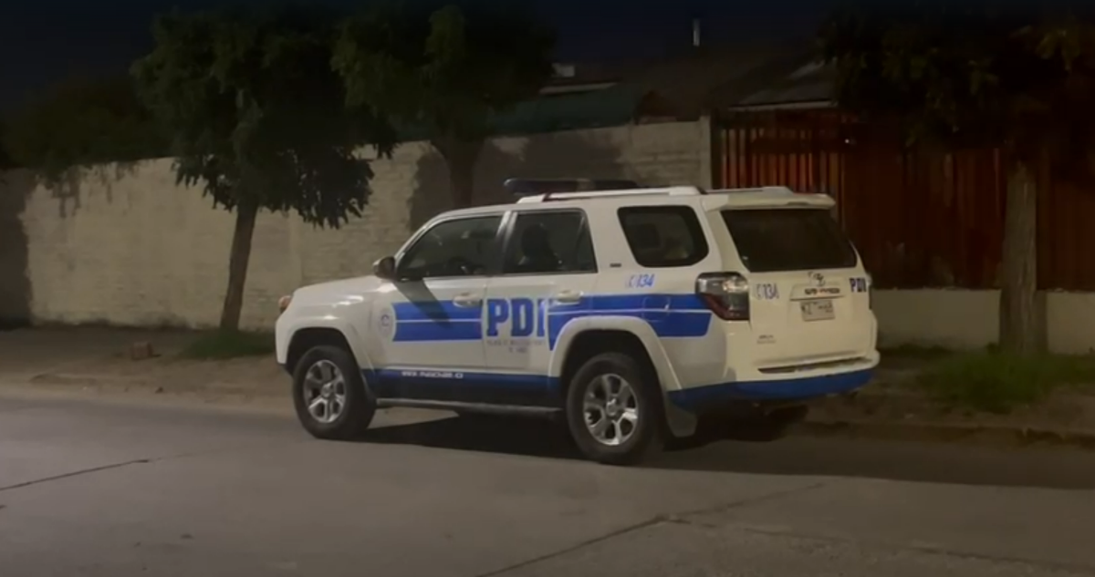 Funcionario en retiro de la FACH abate a dos delincuentes tras intento de robo de su vehículo en Maipú